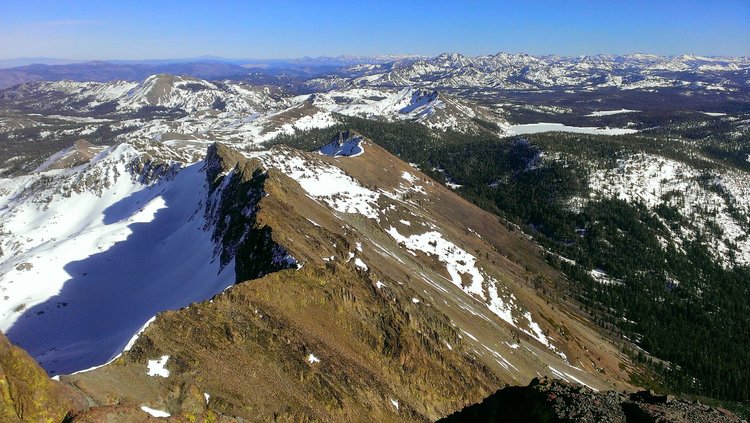 The ridge extends east and can be traveled to Elephants Back (class 3-4 and probably better with consolidated snow rather than barren or powdery).