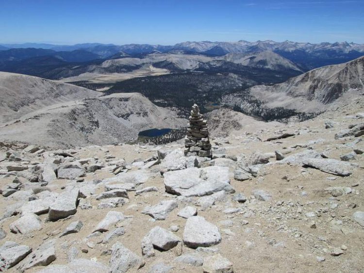 Mt_Langley_Trail_Cairn.JPG