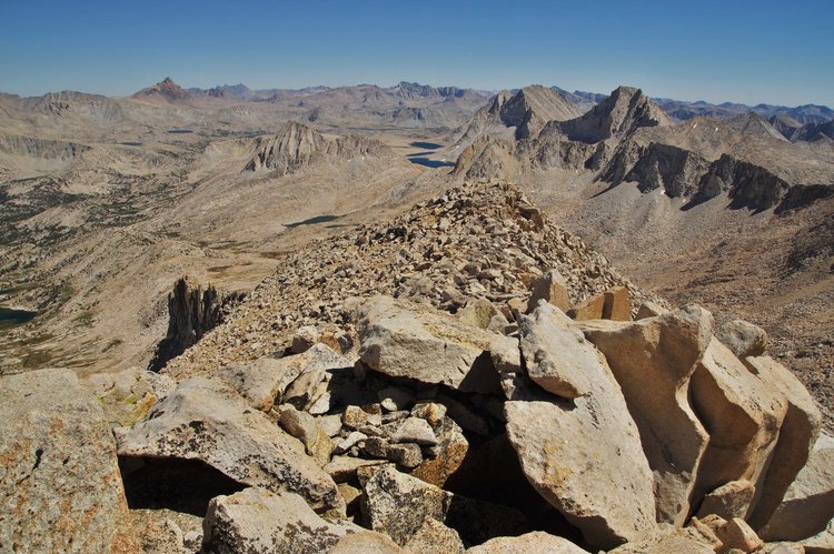 towards Humphreys (left) and Royce Lakes/Royce Peak/Feather Peak (center-right)