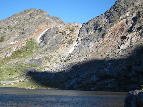 later in the afternoon looking back at the saddle descended(my route was between the two largest patches of snow and immediatly to the right (from view perspective) of blackish rock)