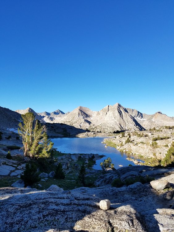 The final lake low on Darwin Bench, with peaks from the Evolution Basin peeking out behind.