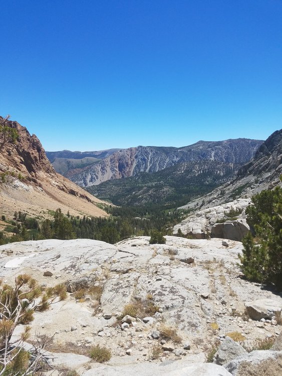 A nice overlook about halfway between Piute Pass and the return to the trailhead- looking east before the last section of steep descent.