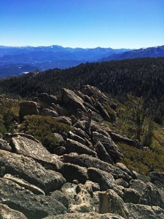 Small rock ridge to the summit