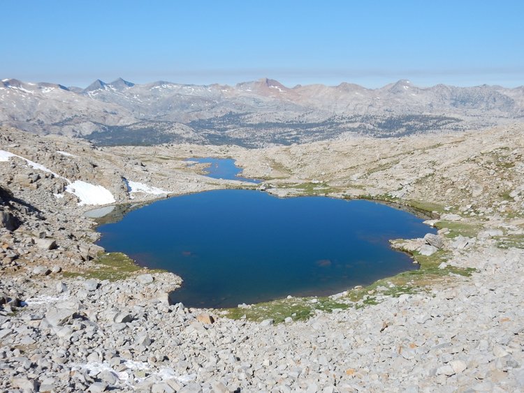 Foerster Peak tarn &amp; Clark Range – on the way up Blue Lake Pass
