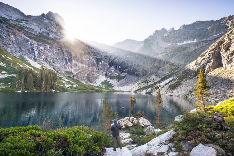 Morning rays at Hamilton Lake
