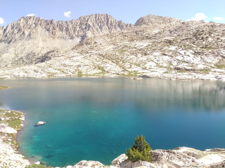 Sapphire Lake. Pretty easy to see how it got its name.