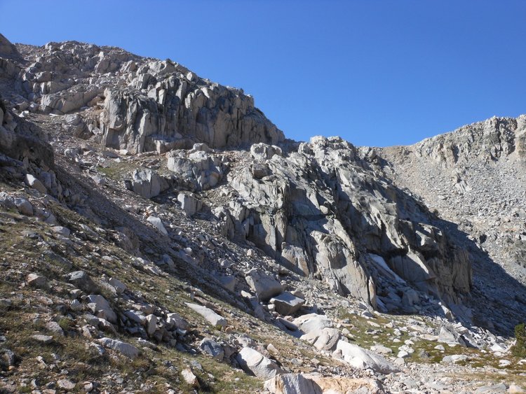 Rae Col from the north closer to the top -- I went left/east across that talus slope in shade (about 20-30') and then up the rock and grass slope to the ledge