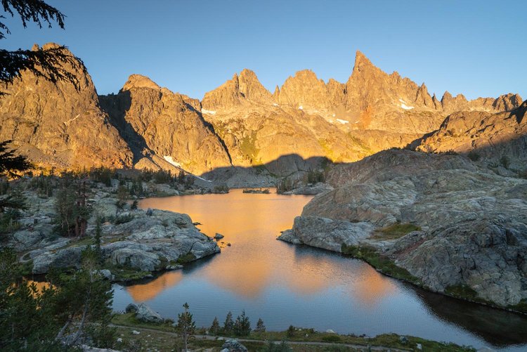 backpacking-minaret-lake-302847.jpg