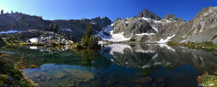 I could go on and on about how epic Ashley Lake is but why not just give you a photo that attempts to show it!