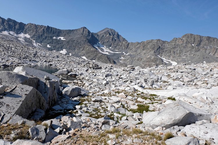 Nearing the top of the broad ridge that is Davis Lake Pass.