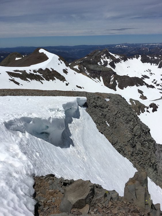 Thar be cornices here.