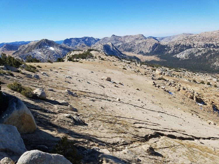 Easy cross country walking to Rock Island Pass