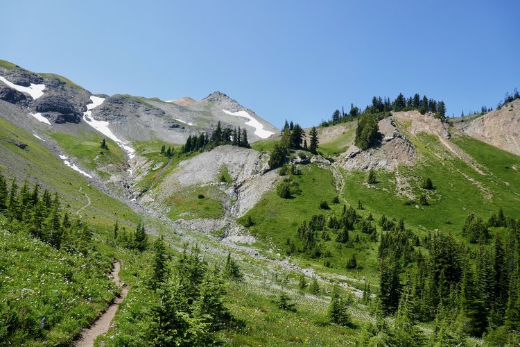 Climbing toward Elk Pass.