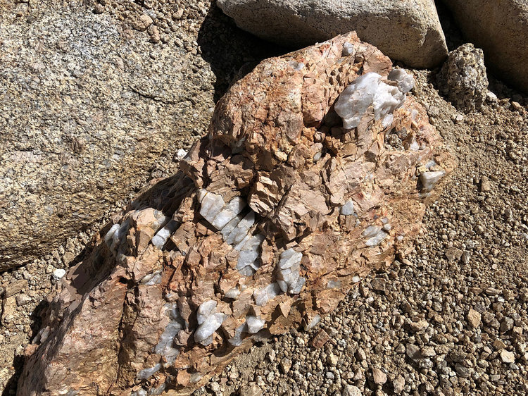 The scattered white rocks of the Sierra - High Sierra Topix