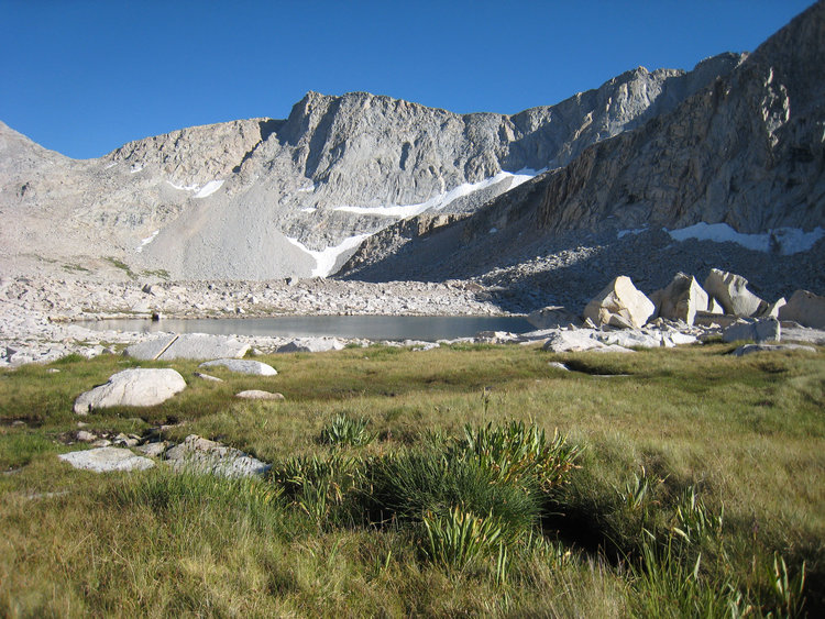 Lake just north of Mather Pass