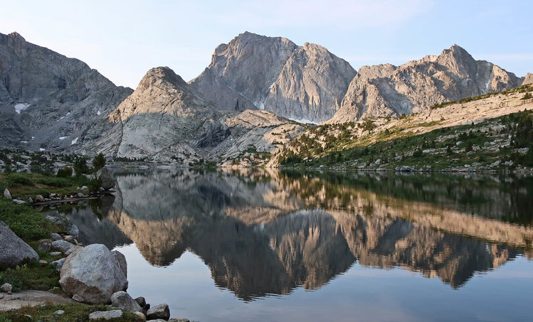 Temple Peak viewed from Deep Lake