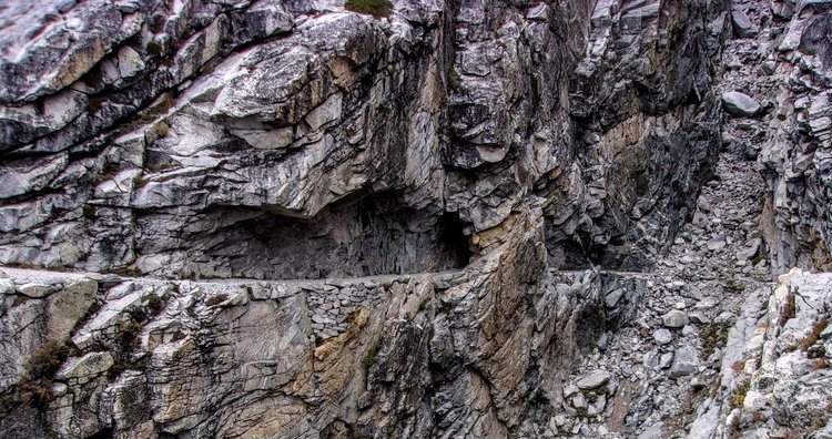 The scattered white rocks of the Sierra - High Sierra Topix