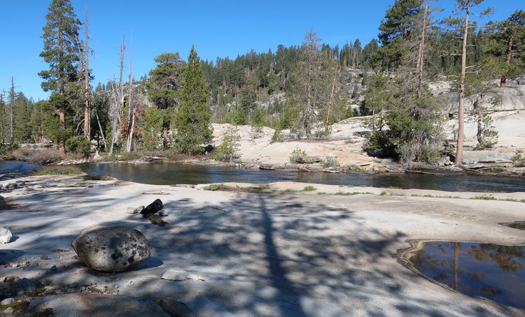 Pools of water on rock slabs near Frog Creek