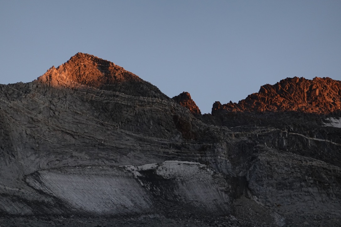 The scattered white rocks of the Sierra - High Sierra Topix