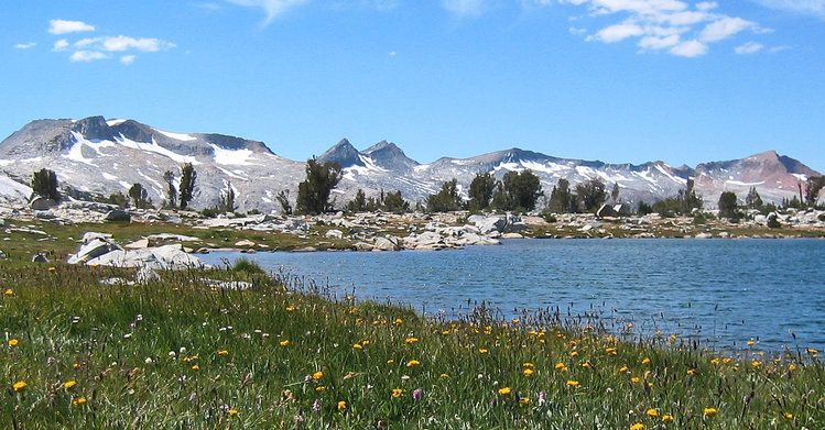 Unnamed lake on the Isberg Trail bench