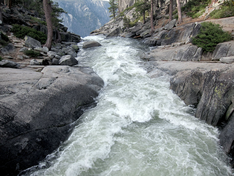 top of Upper Yosemite Falls