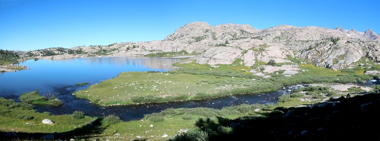 passing lake below Lk 10548 on way to Island Lake