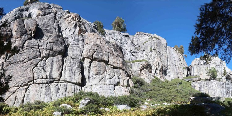 Interesting cliffs on the trail to Latora Lake