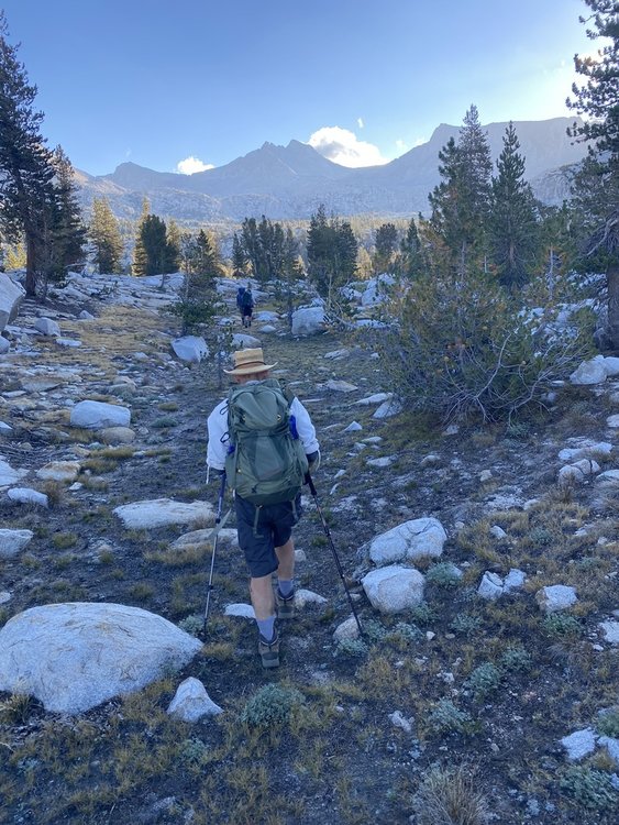 Walking Lake Basin towards Cartridge Pass