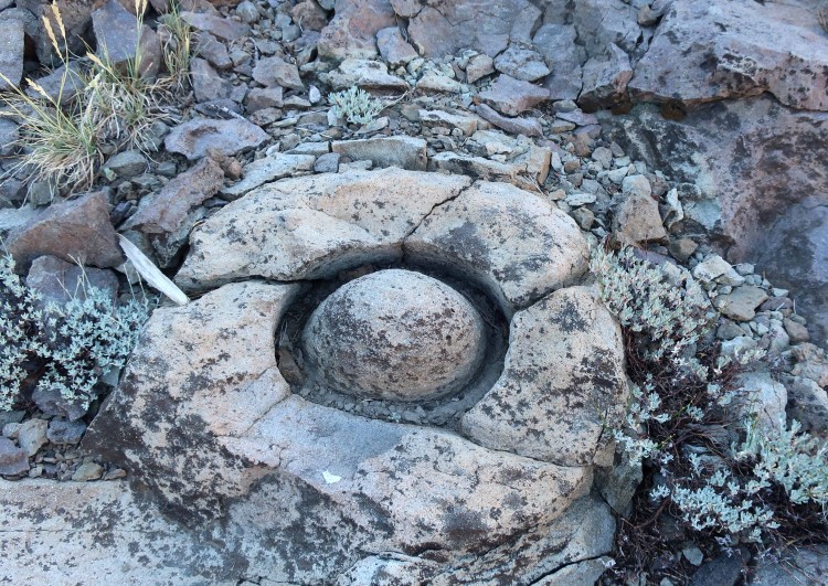 Odd rock formation near Saucer Meadow