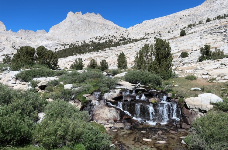 Day-hike to upper valley