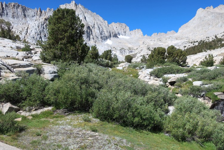 Day-hike to upper valley