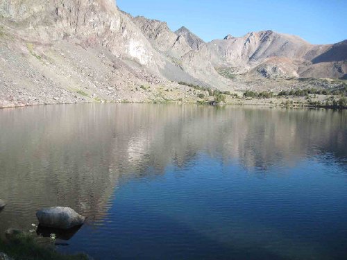 Lower Alger Lake toward Koip Pass (right), Koip Peak (just left of pass), and Kuna Peak (just to left of Koip and behind it).