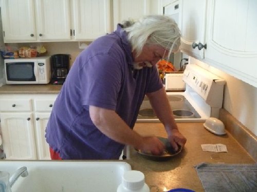 Markskor in his kitchen.